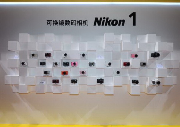 发烧友展示 AMDNVIDIA 近 30 年全系显卡收藏估值20~30万美元